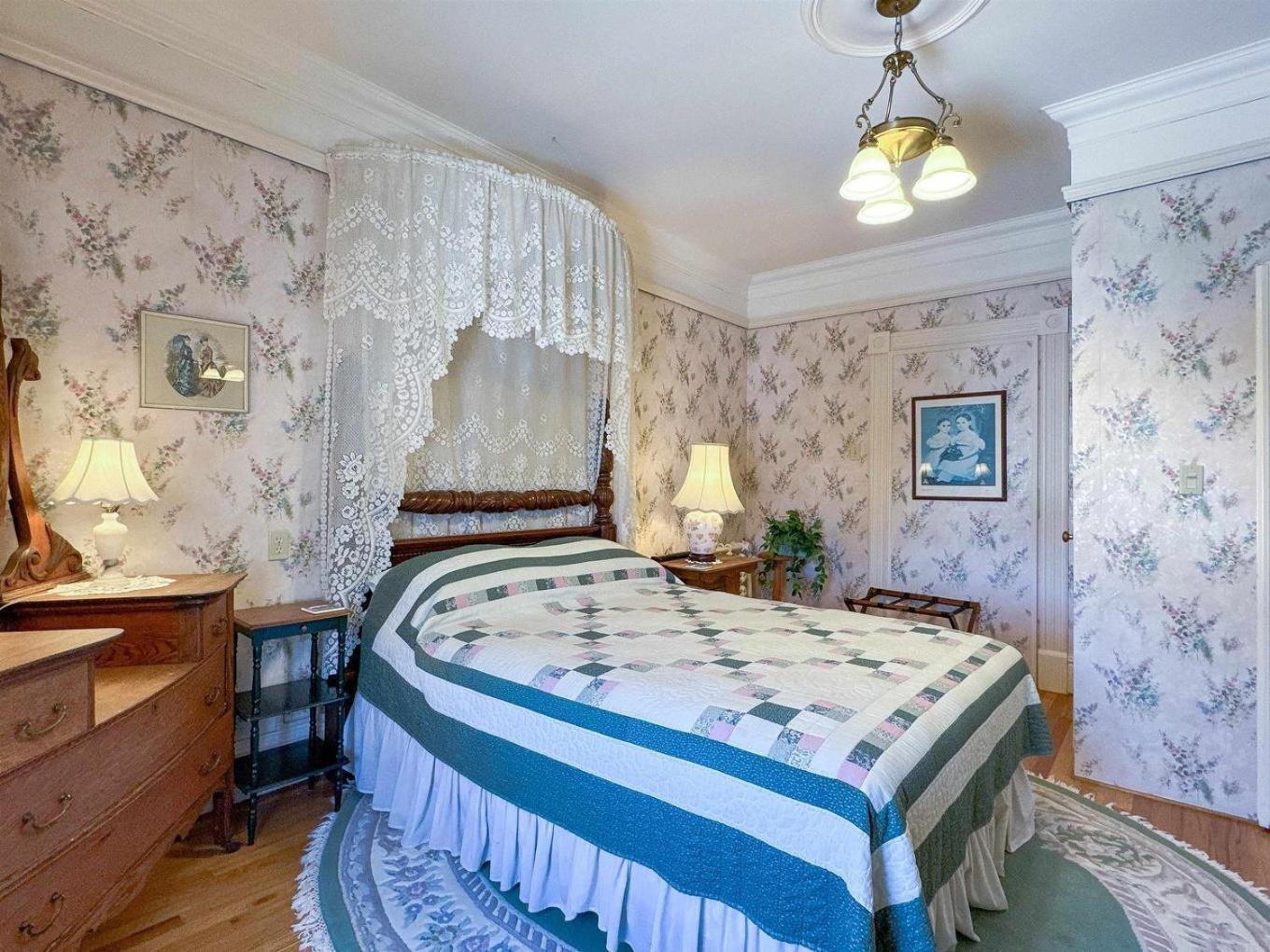 Elmwood Heritage Inn Шарлоттаун Экстерьер фото
